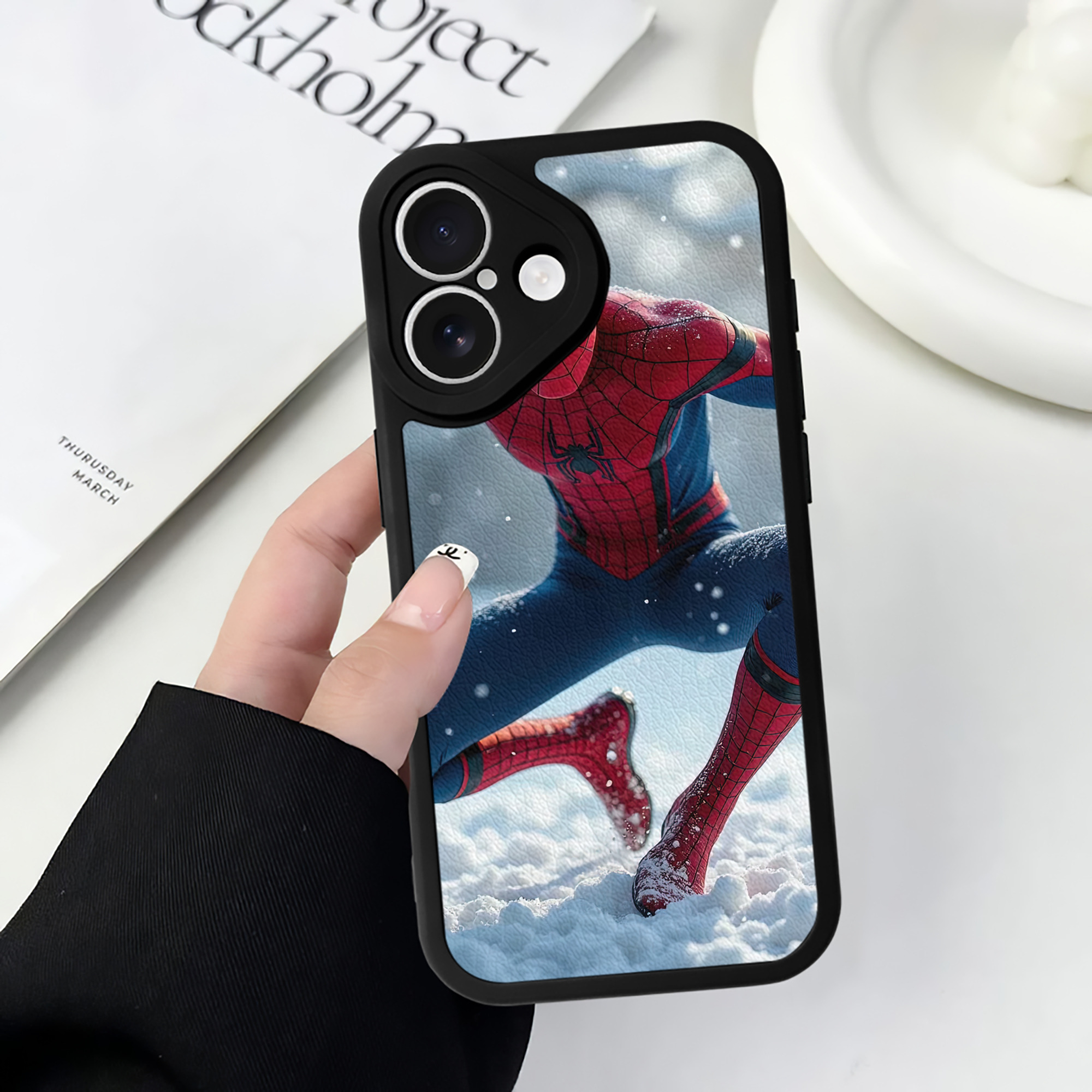 Spider Man スパイダーマン 【iPhone 16シリーズ対応】シリコンスマホケース（レザー調） 材質：シリコン